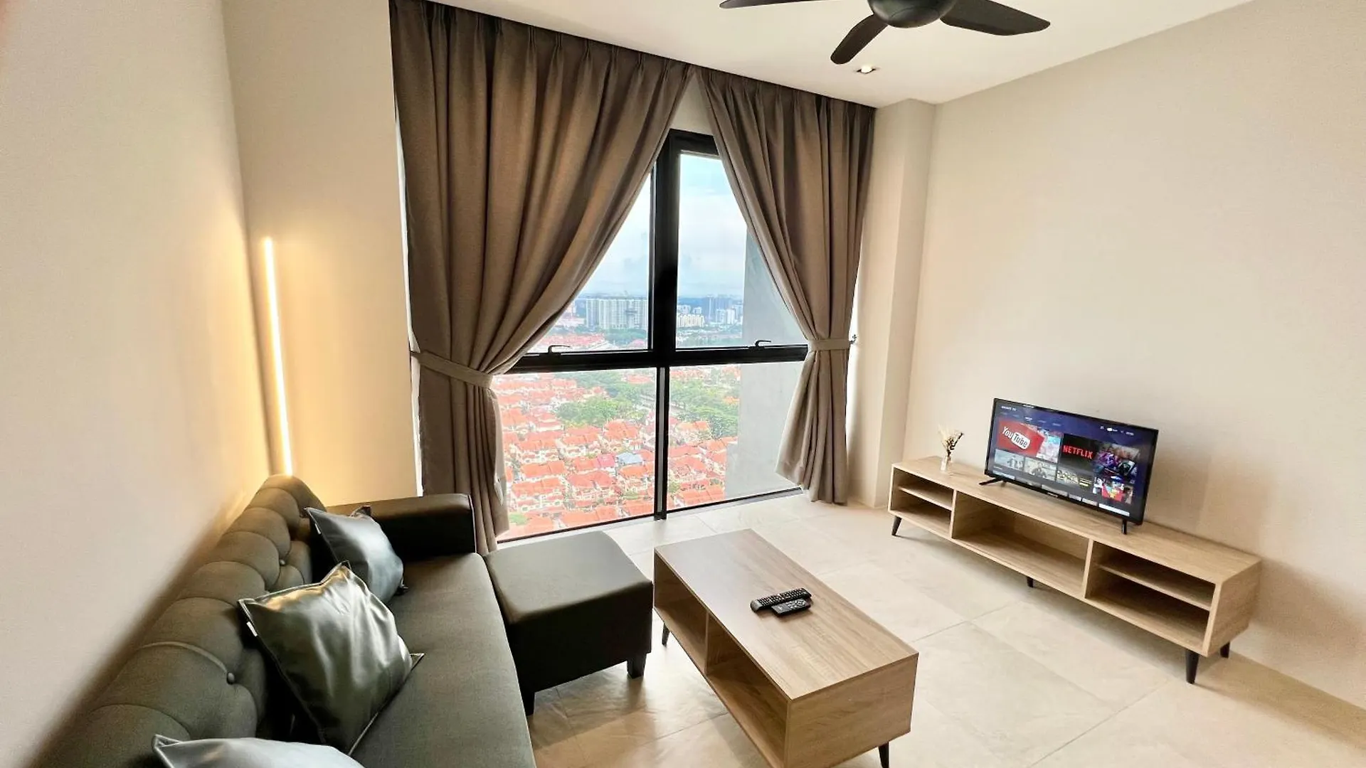 La 1-10 Pax Cozy Home Tropicana 3Rooms 4Qbeds Wifi&Tv ペタリンジャヤ
