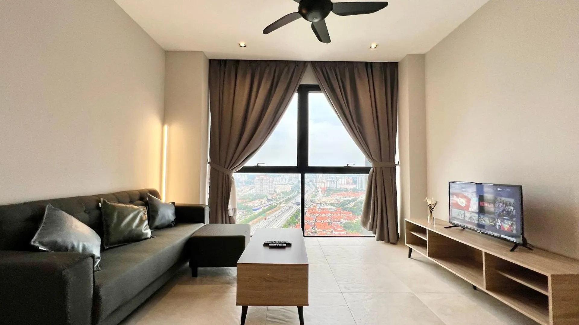 La 1-10 Pax Cozy Home Tropicana 3Rooms 4Qbeds Wifi&Tv Petaling Jaya